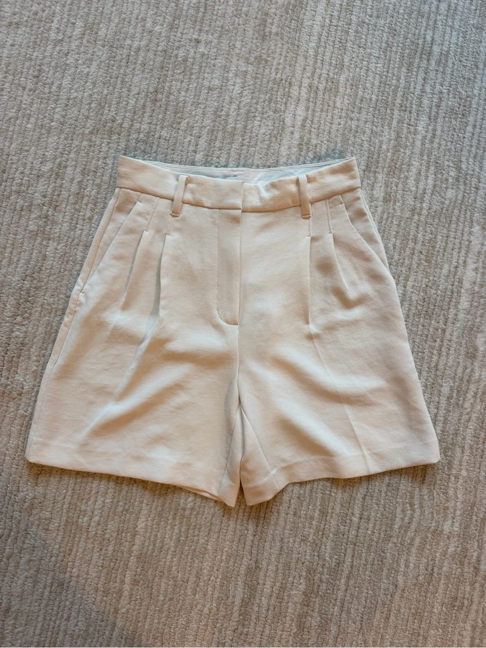 Aritzia Effortless Long Shorts in Light Birch - Picture 3 of 5